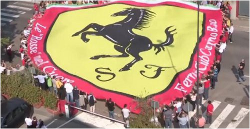 Фото: Болельщики команды Ferrari устроили акцию в честь Монтедземоло bolelshchiki-komandy-ferrari-ustroili-aktsiyu-v-chest-montedzemolo