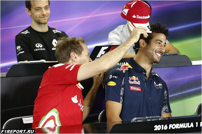 Фото: Феттель: Мне кажется, что пришло время идти в цирк fettel:-mne-kagetsya-chto-prishlo-vremya-idti-v-tsirk