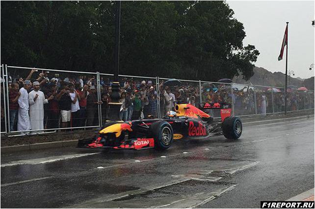 Фото: Култхард сел за руль болида RB7 kulthard-sel-za-rul-bolida-rb7