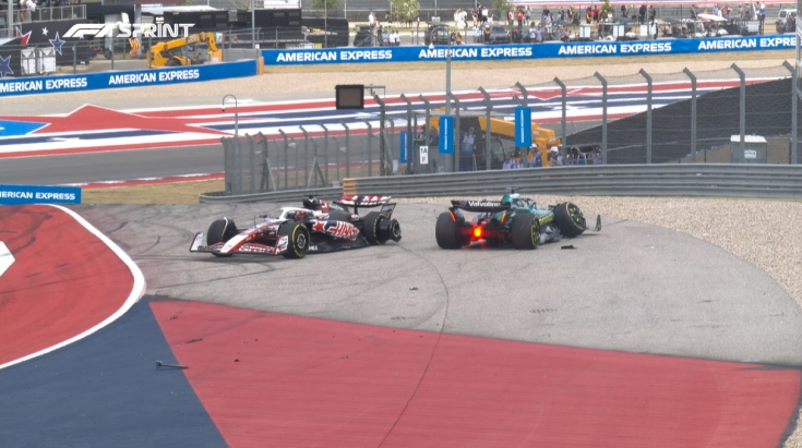 lens stroll i esteban okon stolknulis v pervom povorote  oba gonshchika soshli s distantsii