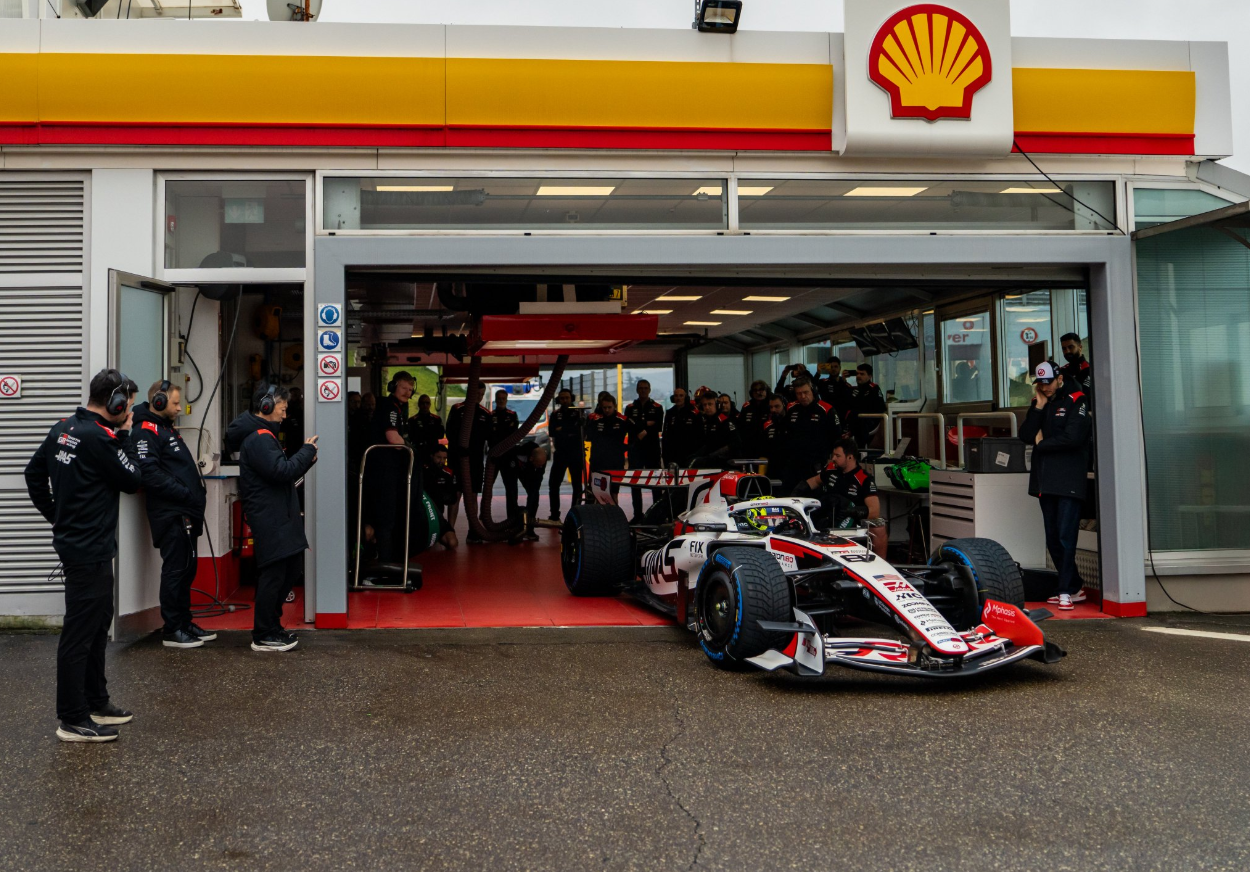 haas-provela-obkatku-vf-26-na-trasse-vo-forano