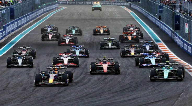 formula-1:-evolyutsiya-skorosti-tehnologiy-i-strastey