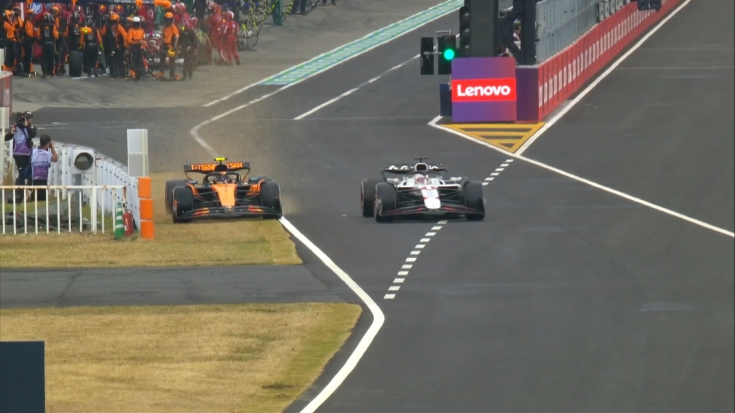 lando-norris-i-maks-ferstappen-na-viezde-s-pit-leyn