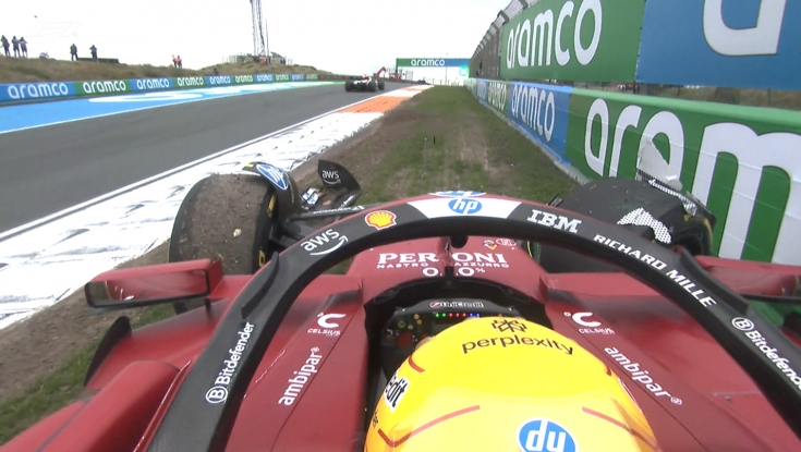 hemilton-poteryal-kontrol-nad-zadney-chastyu-mashini-v-tretem-povorote-i-perednim-pravim-kolesom-vrezalsya-v-stenu