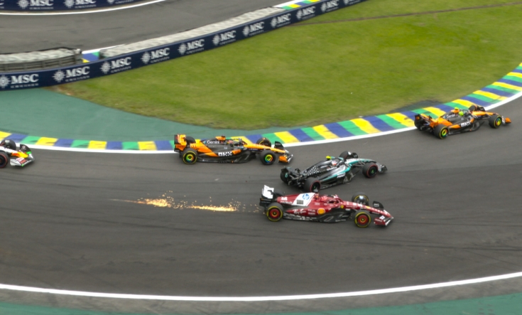 na-6-m-kruge-obyavili-restart-piastri-atakoval-antonelli-mashini-kosnulis-i-kimi-zatsepil-leklera-sharl-ostalsya-bez-perednego-kolesa-i-ostanovilsya-na-trasse-piastri-poluchil-10-sekundniy-shtraf