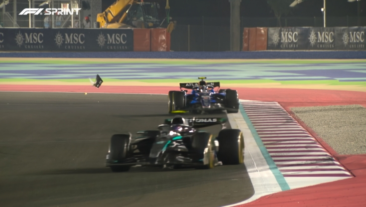 ot-mashini-karlosa-saynsa-otletela-dovolno-bolshaya-detal