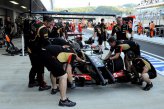 Romain Grosjean (FRA) Lotus E22 makes a pit stop and receives a new front wing.