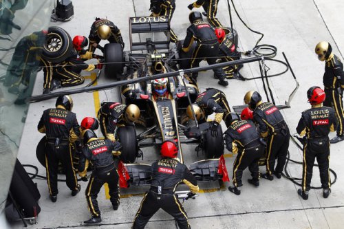 komanda-lotus-planiruet-ustanovit-novyy-rekord-skorosti-pit-stopa