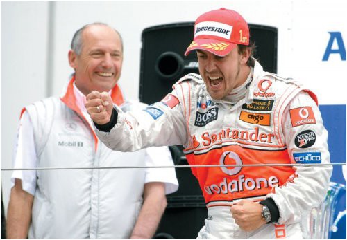 ron-dennis-ne-isklyuchaet-chto-alonso-vernetsya-v-mclaren