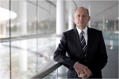 ron-dennis-zanyal-post-ispolnitelnogo-direktora-mclaren-group
