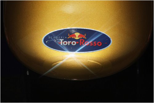 bolid-toro-rosso-proshel-krash-testy
