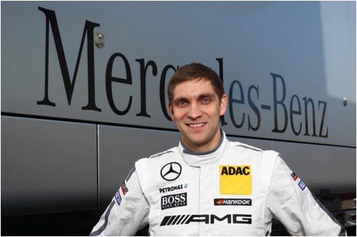 vitaliy-petrov-pilot-komandy-mercedes