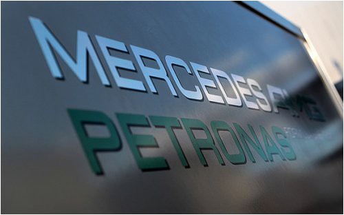 mercedes-podpisala-kontrakt-s-assos