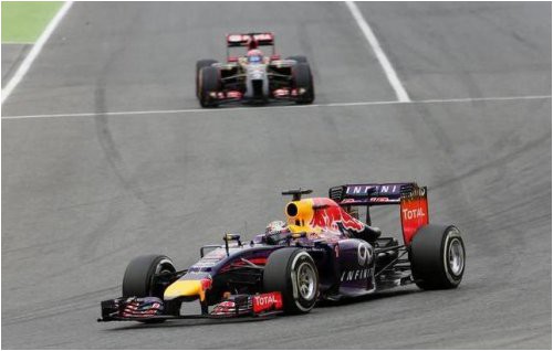 inzhenery-red-bull-oprovergli-informatsiyu-o-tom-chto-shassi-fettelya-imelo-povrezhdeniya