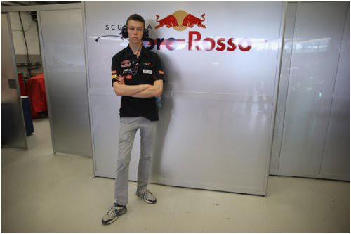 sotrudniki-toro-rosso-izmenili-konstruktsiyu-vyhlopnoy-sistemy