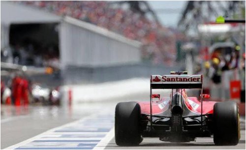 ferrari-vernulas-k-prezhney-versii-kozhuha-motora