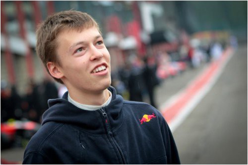 kvyat-ya-zhivu-nastoyashchim