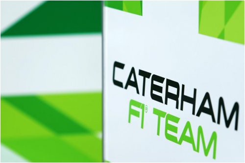 kolin-kolles-hotel-priglasit-v-caterham-dzheymsa-rossitera