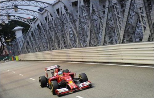 alonso-nadeetsya-na-podium-v-singapure