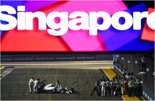 v-singapure-na-bolide-rosberga-proizoshlo-korotkoe-zamykanie