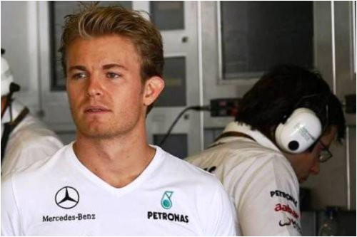 v-ostin-rosberg-priletel-v-marlevoy-maske