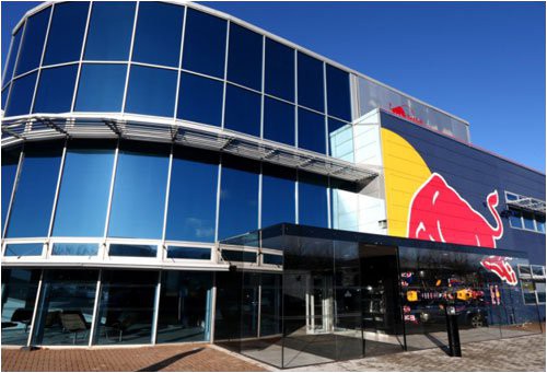 sotrudniki-red-bull-otprazdnovali-rozhdestvo
