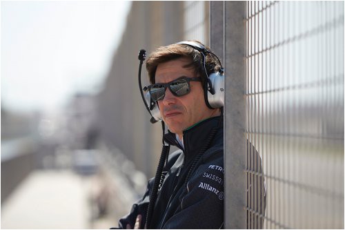 v-2016-m-godu-v-mercedes-pereydet-bottas-ili-alonso