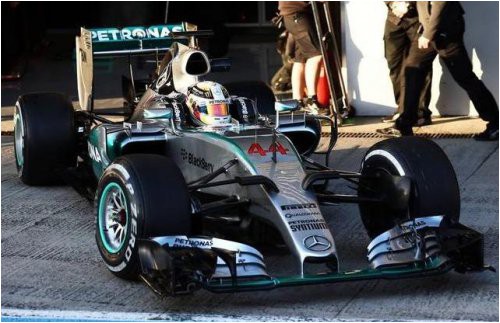 hemilton-ya-dovolen-povedeniem-w06
