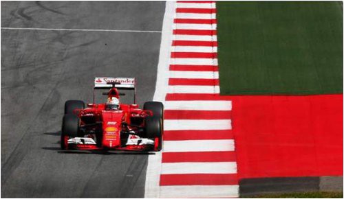 v-pervyy-den-gonochnogo-uik-enda-piloty-ferrari-budut-rabotat-na-trasse-s-polnymi-bakami