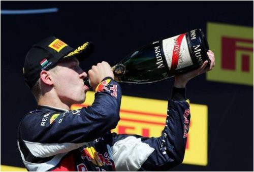 horner-po-hodu-gonki-kvyat-smog-otygratsya