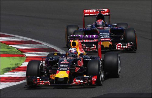 v-red-bull-dobilis-povysheniya-prizhimnoy-sily-v-nosovoy-chasti-bolida