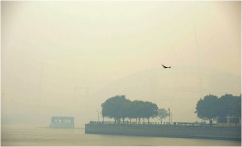 intensivnost-zadymleniya-atmosfery-v-singapure-ostalas-na-prezhnem-urovne