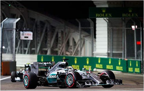 problemy-mercedes-v-singapure-svyazany-s-motorom
