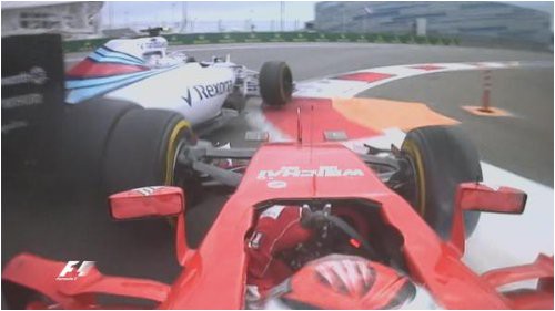 petrov-bottas-dazhe-ne-dumal-o-tom-chto-raykkonen-brositsya-v-ataku