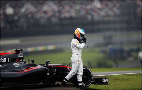na-bolid-alonso-ustanovyat-novyy-motor