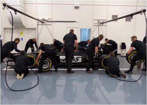 mehaniki-haas-proveli-pervyy-pit-stop