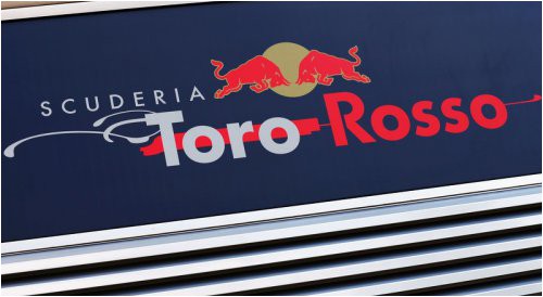 sayns-pervym-oprobuet-novuyu-mashinu-toro-rosso