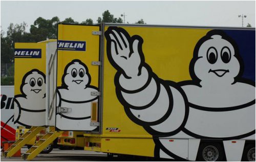 v-michelin-schitayut-chto-v-formule-1-dopustili-oshibku-kogda-ostavili-pirelli-postavshchikom-shin