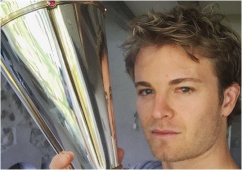 rosbergu-vruchili-kubok-za-naibolshee-kolichestvo-poulov