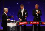  hemilton poluchil dve nagrady autosport awards