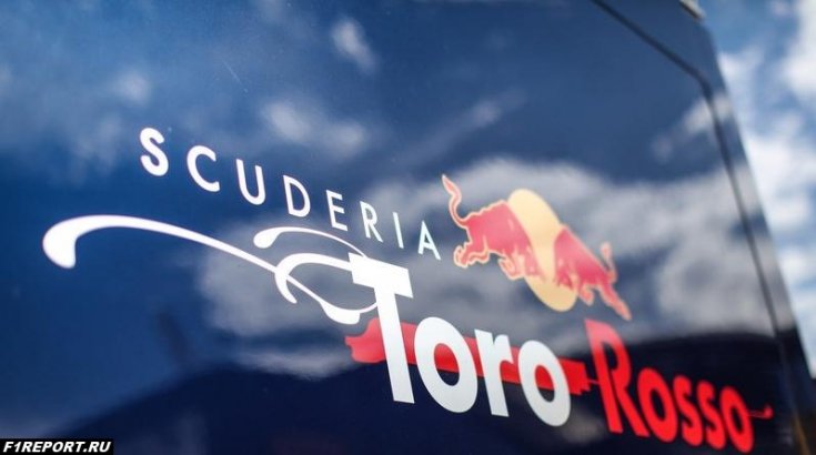 Toro Rosso выпустила уникальные кепки для болельщиков Квята
