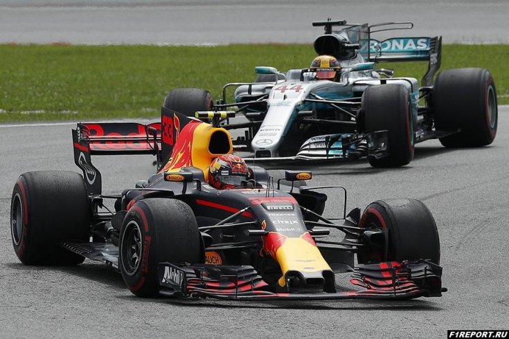 v-mercedes-rasstroeni-skorostyu-bolida-v-malayzii