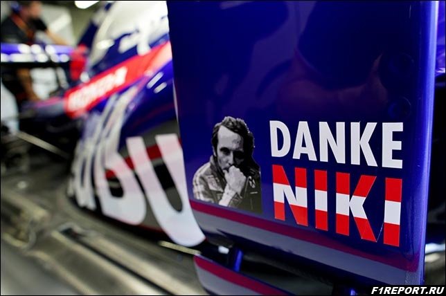 На болидах Toro Rosso появится фотография Ники Лауды