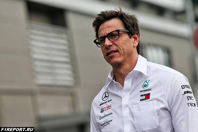В Mercedes не беспокоятся по поводу того, что Хэмилтон якобы начал вести переговоры с Ferrari