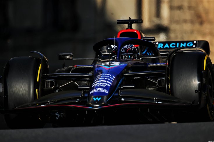 v-pyatnitsu-v-baku-piloti-williams-stolknulis-s-problemami