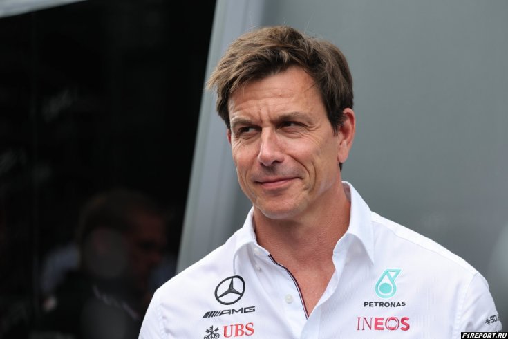 Глава Mercedes: В гонке мы должны быть быстрее