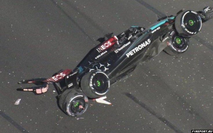 В Mercedes довольны действиями дирекции гонки во время аварии Расселла