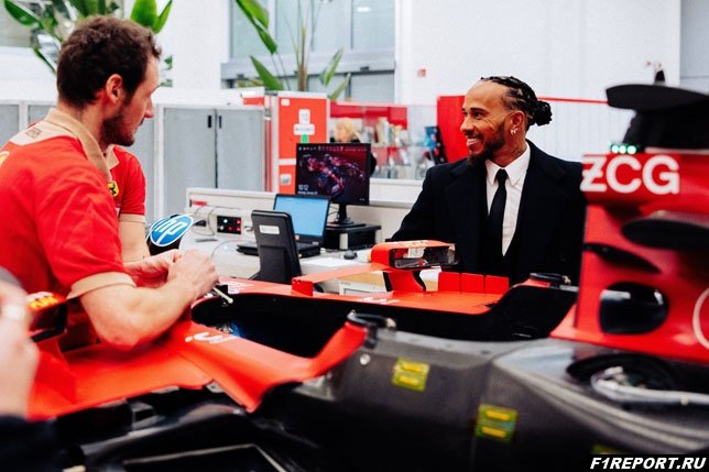 Фото: Льюис Хэмилтон о сотрудниках Ferrari: Приятно видеть, как сильно люди гордятся своей работой