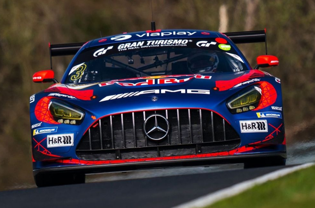 ferstappen-gotovitsya-k-kvalifikatsionnim-gonkam-na-nyurburgringe