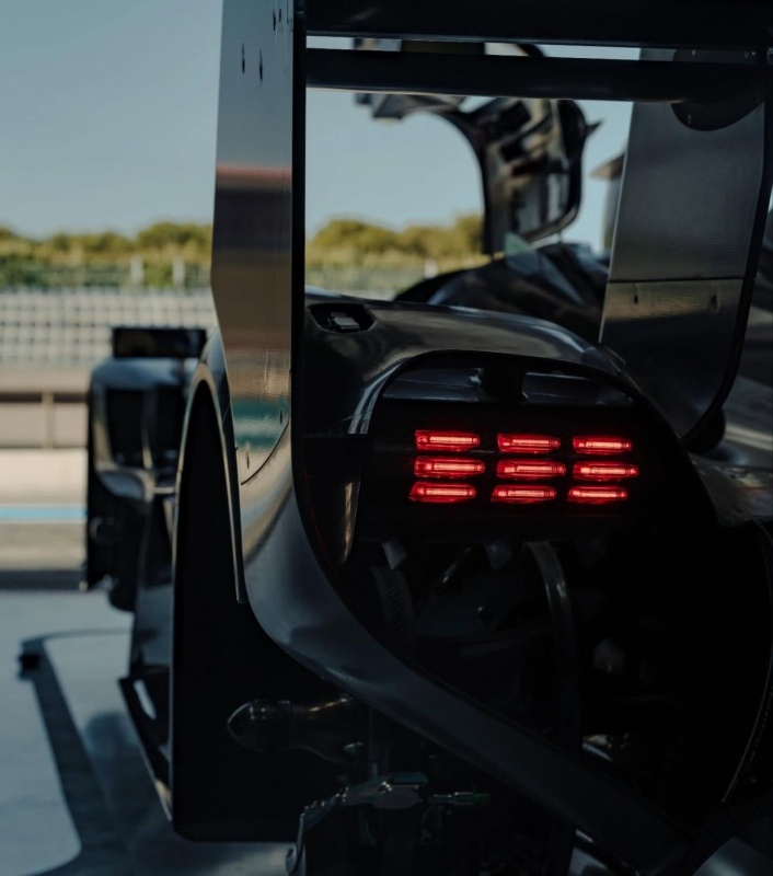 ������ �������: �������� ������ ����� ����� ��������� Aston Martin Valkyrie LM �� ���� �����